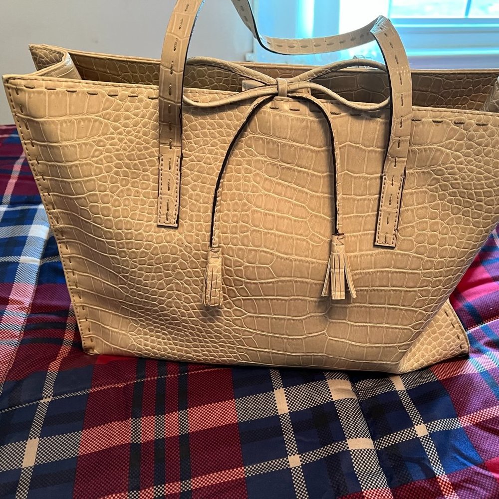 EUC - Liz Claiborne Tote Handbag, Cream Croco